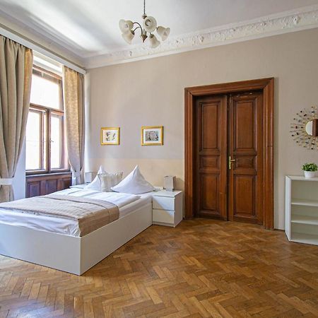 For Celebrations Spacious 3Bdr Apartment With Balcony プラハ エクステリア 写真