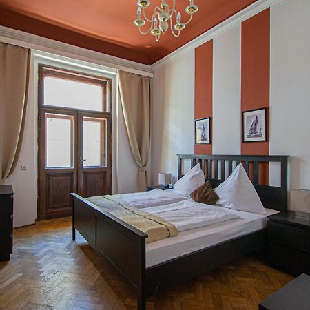 For Celebrations Spacious 3Bdr Apartment With Balcony プラハ エクステリア 写真