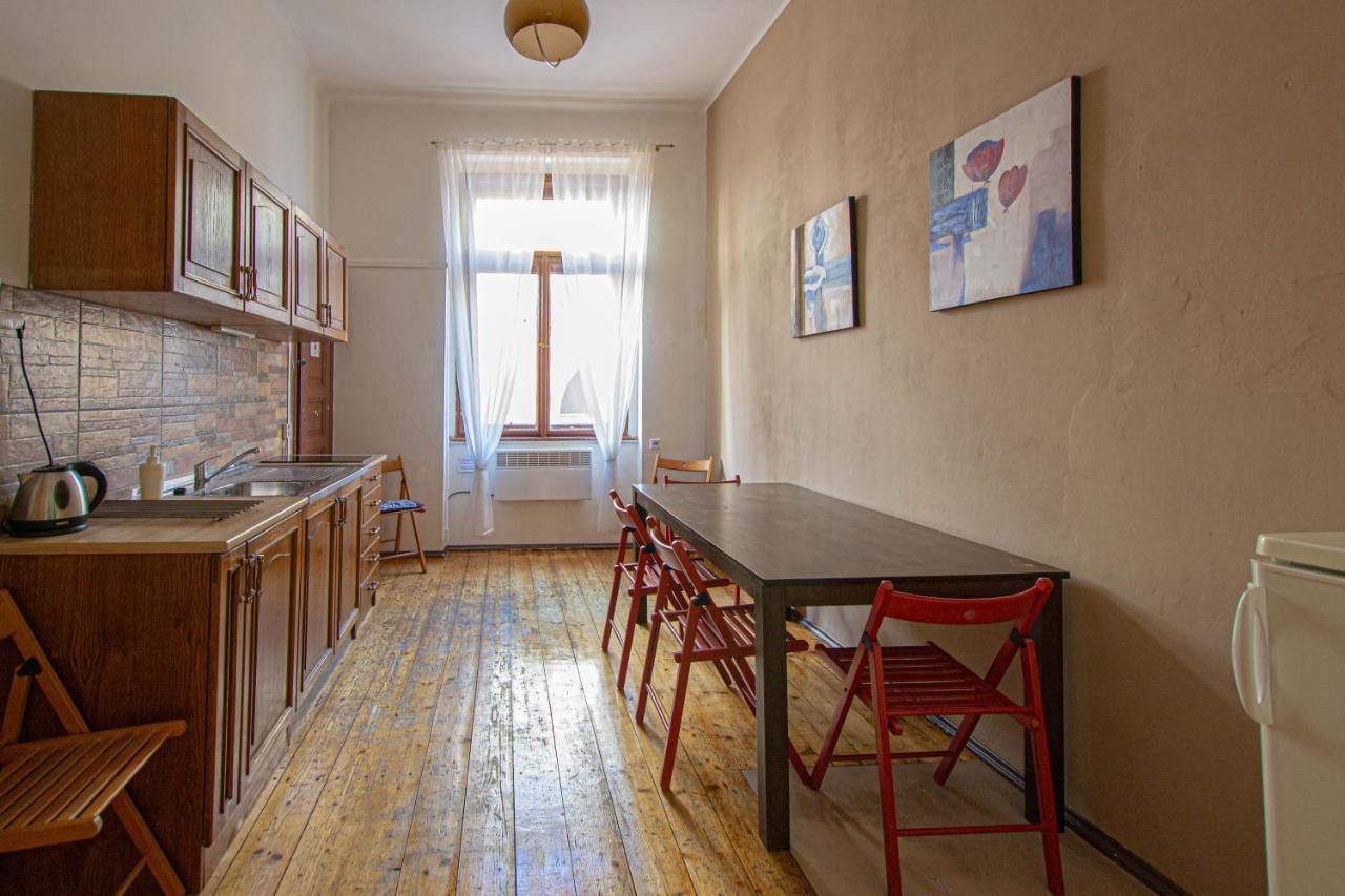 For Celebrations Spacious 3Bdr Apartment With Balcony プラハ エクステリア 写真