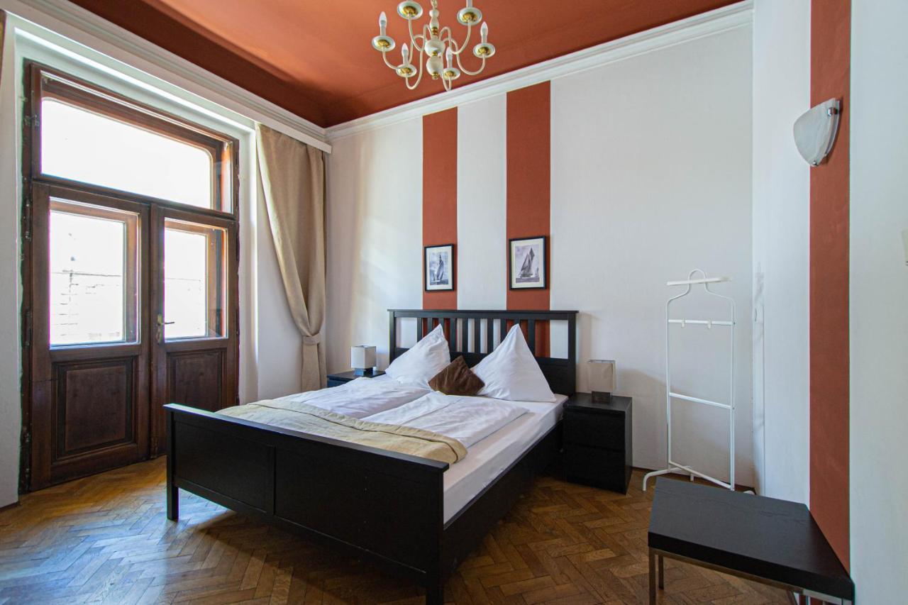 For Celebrations Spacious 3Bdr Apartment With Balcony プラハ エクステリア 写真