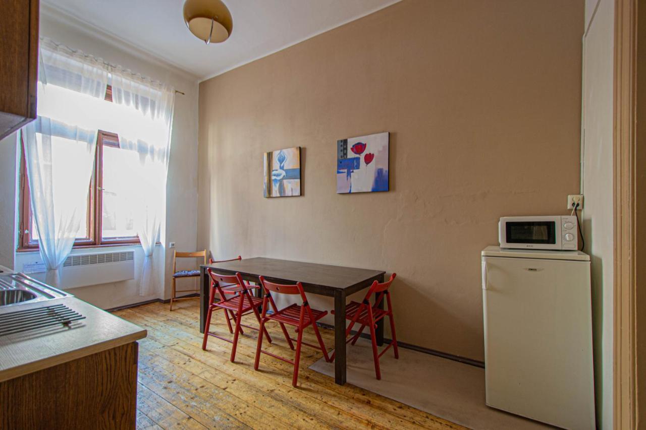 For Celebrations Spacious 3Bdr Apartment With Balcony プラハ エクステリア 写真