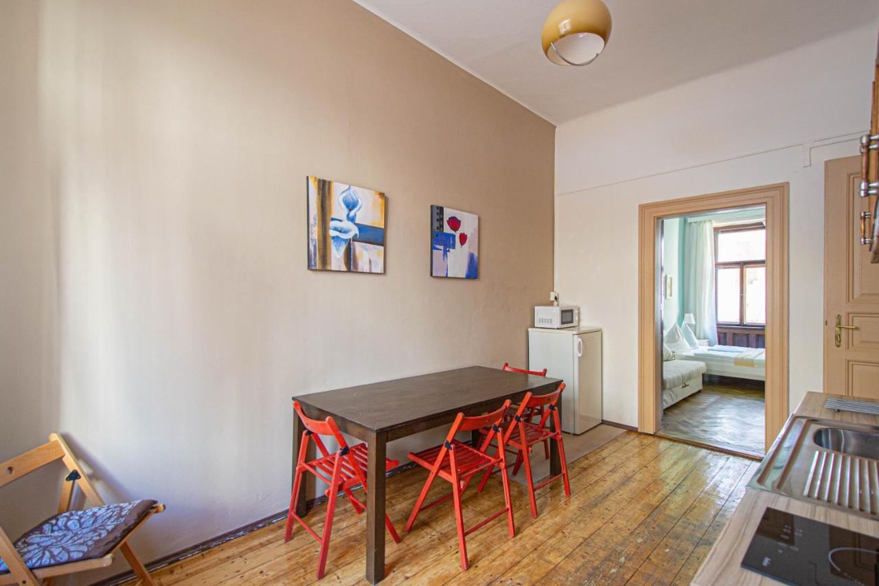 For Celebrations Spacious 3Bdr Apartment With Balcony プラハ エクステリア 写真