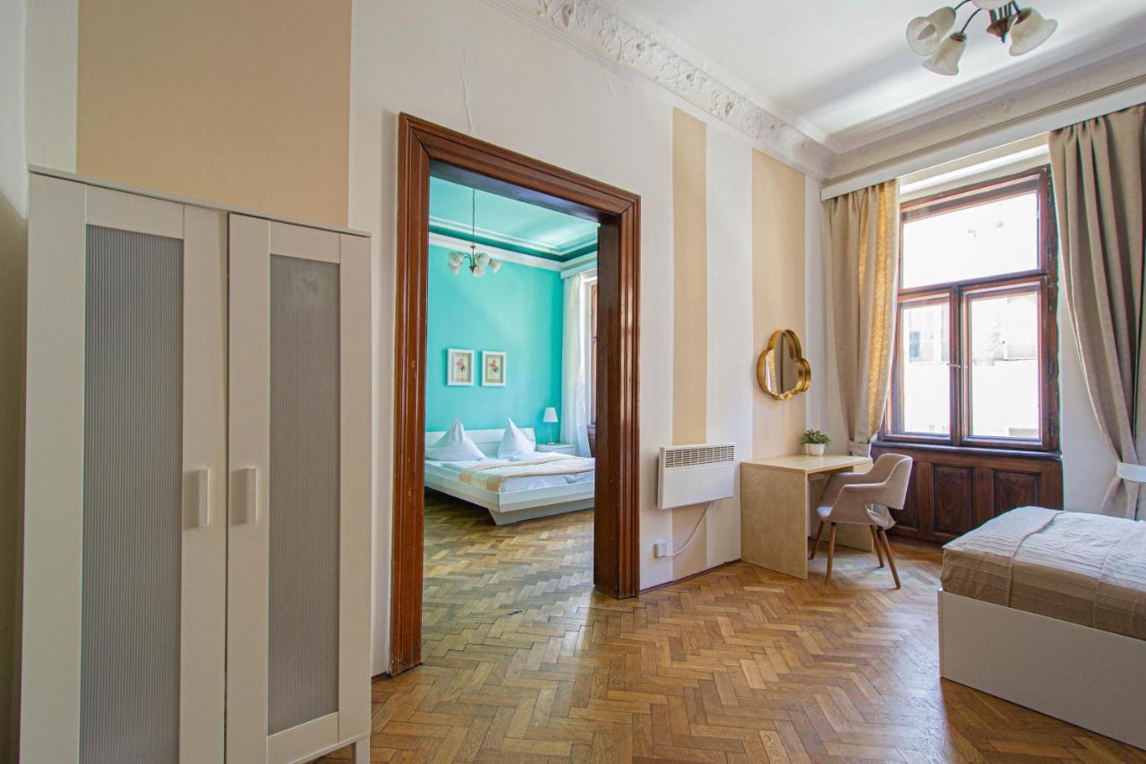 For Celebrations Spacious 3Bdr Apartment With Balcony プラハ エクステリア 写真