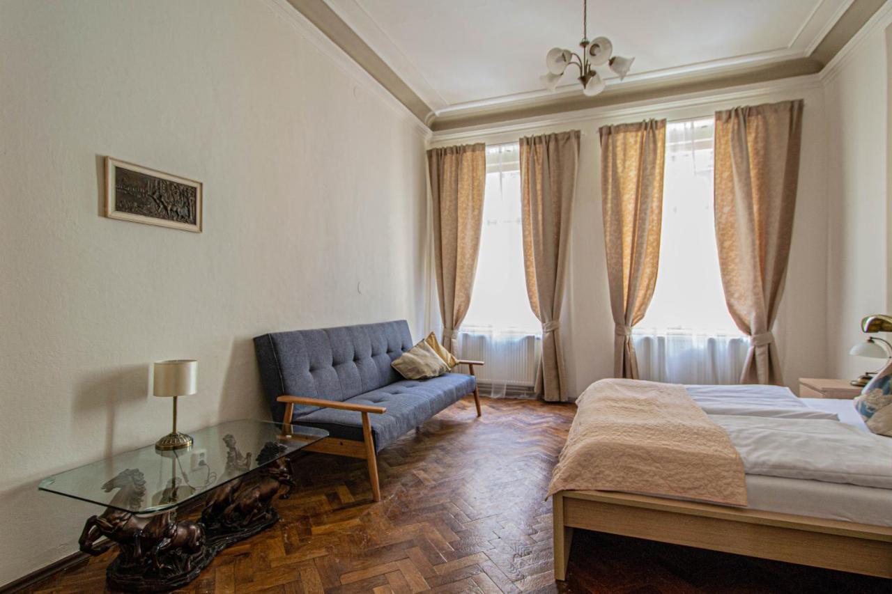 For Celebrations Spacious 3Bdr Apartment With Balcony プラハ エクステリア 写真