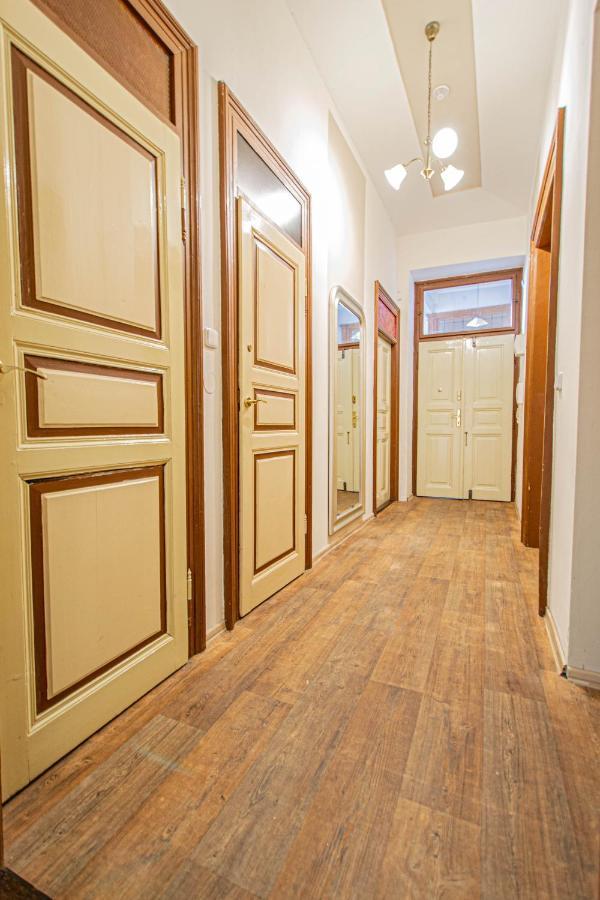 For Celebrations Spacious 3Bdr Apartment With Balcony プラハ エクステリア 写真