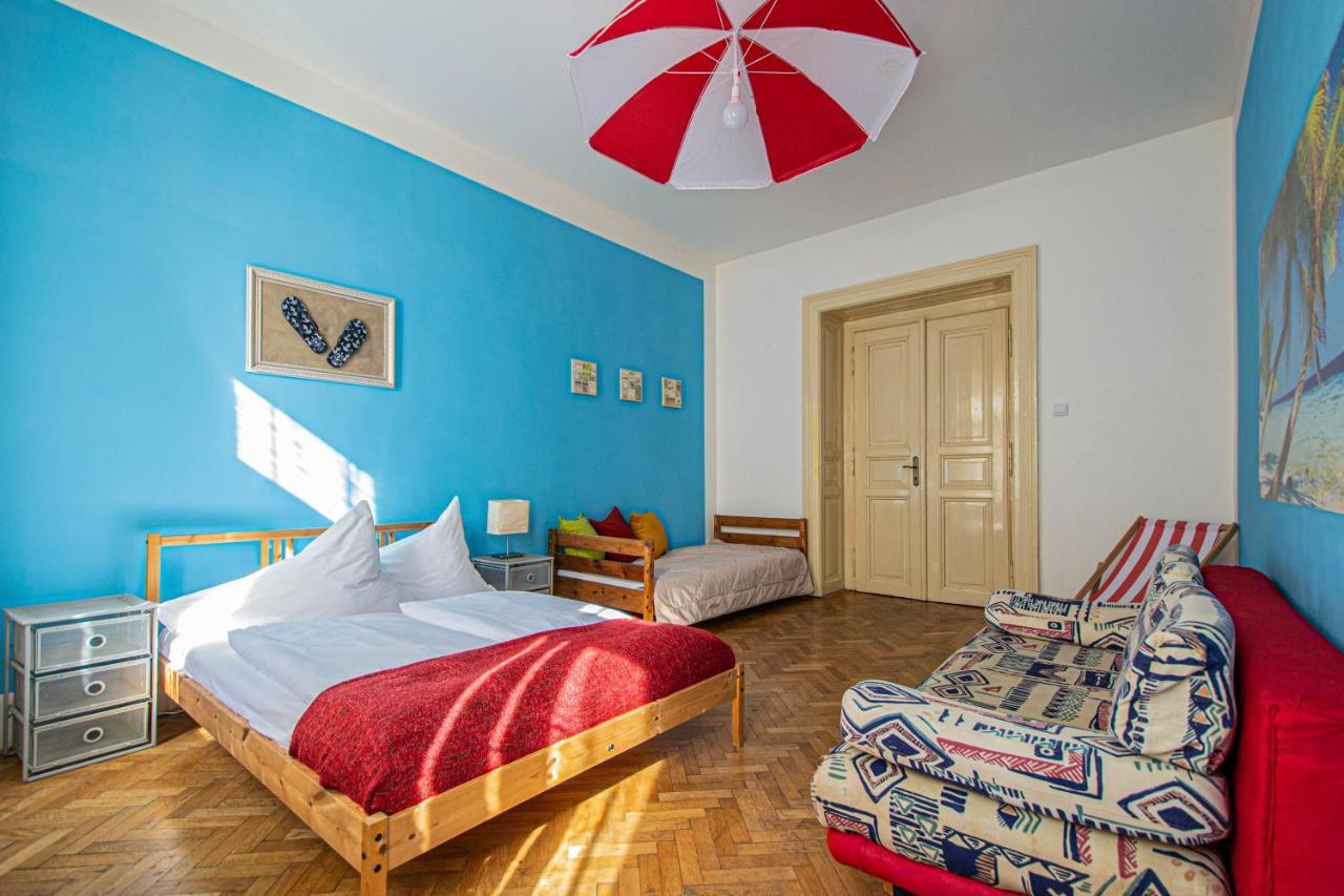 For Celebrations Spacious 3Bdr Apartment With Balcony プラハ エクステリア 写真
