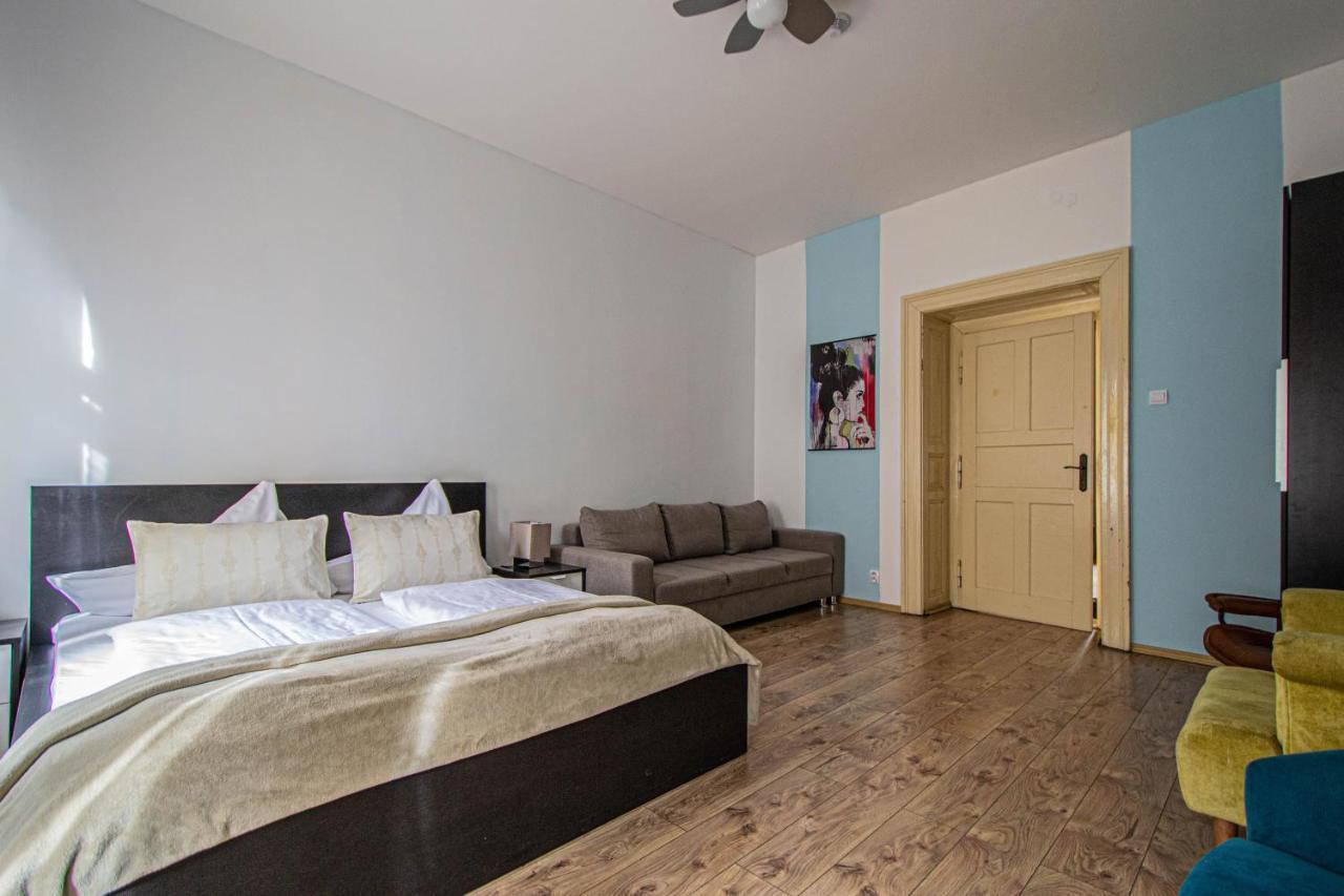 For Celebrations Spacious 3Bdr Apartment With Balcony プラハ エクステリア 写真