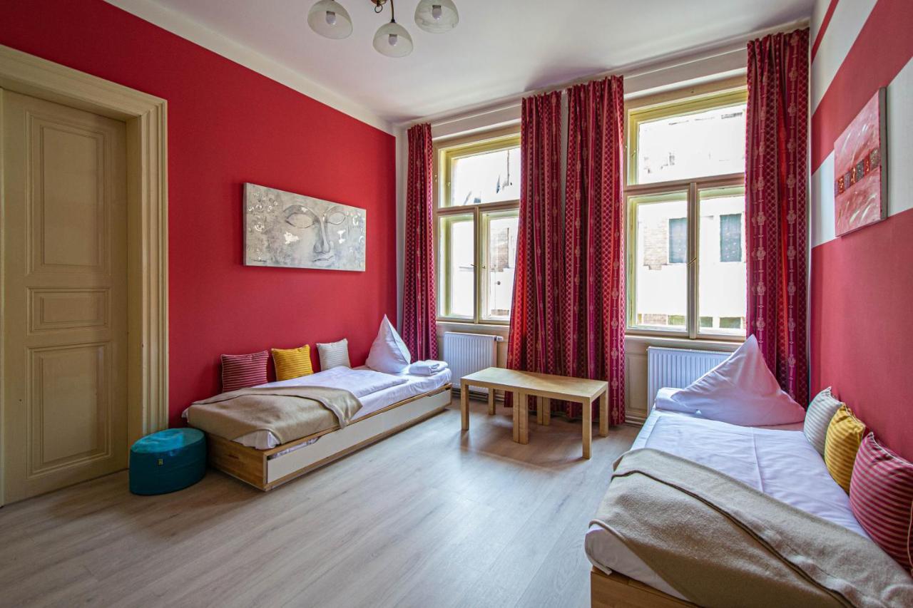 For Celebrations Spacious 3Bdr Apartment With Balcony プラハ エクステリア 写真