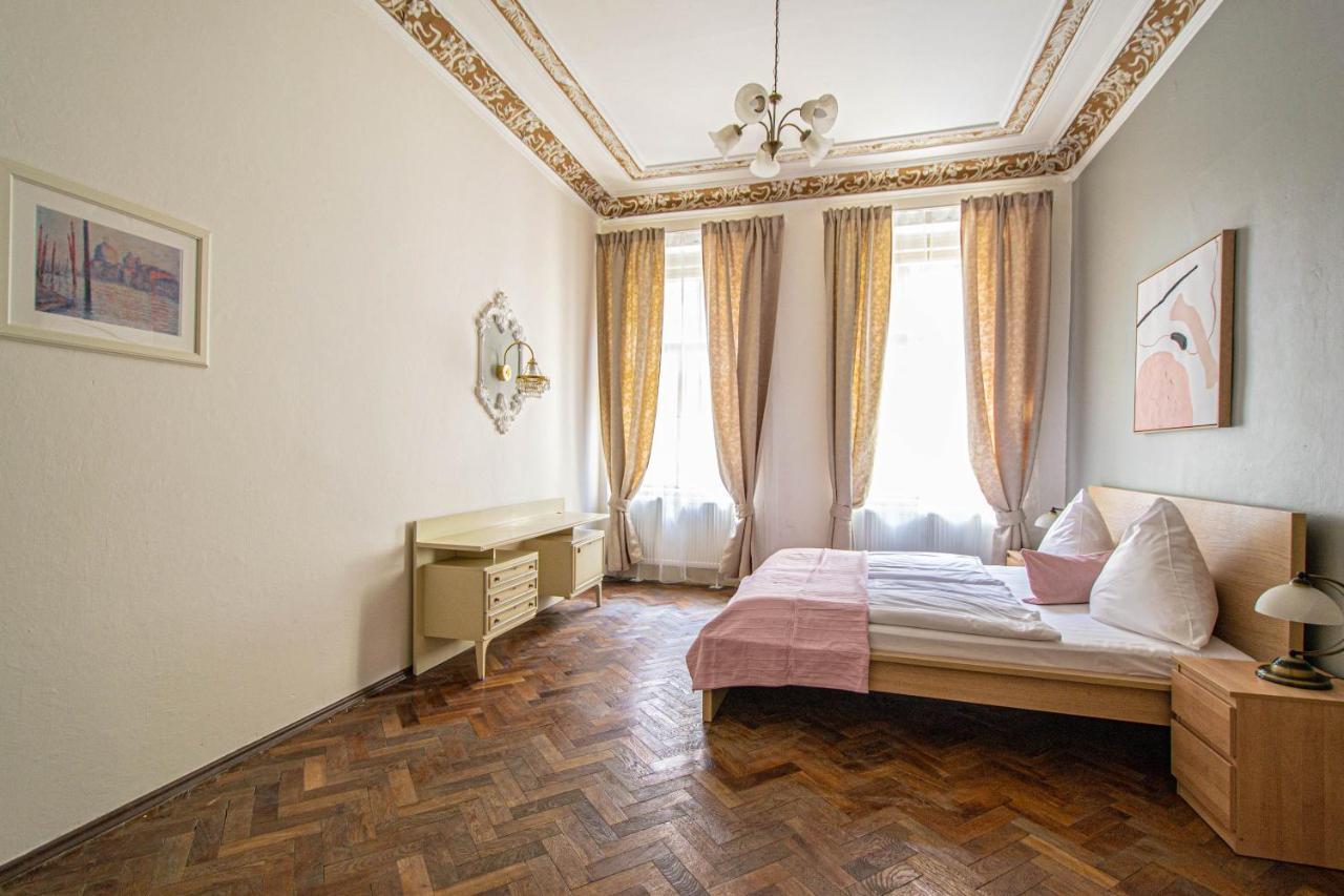 For Celebrations Spacious 3Bdr Apartment With Balcony プラハ エクステリア 写真