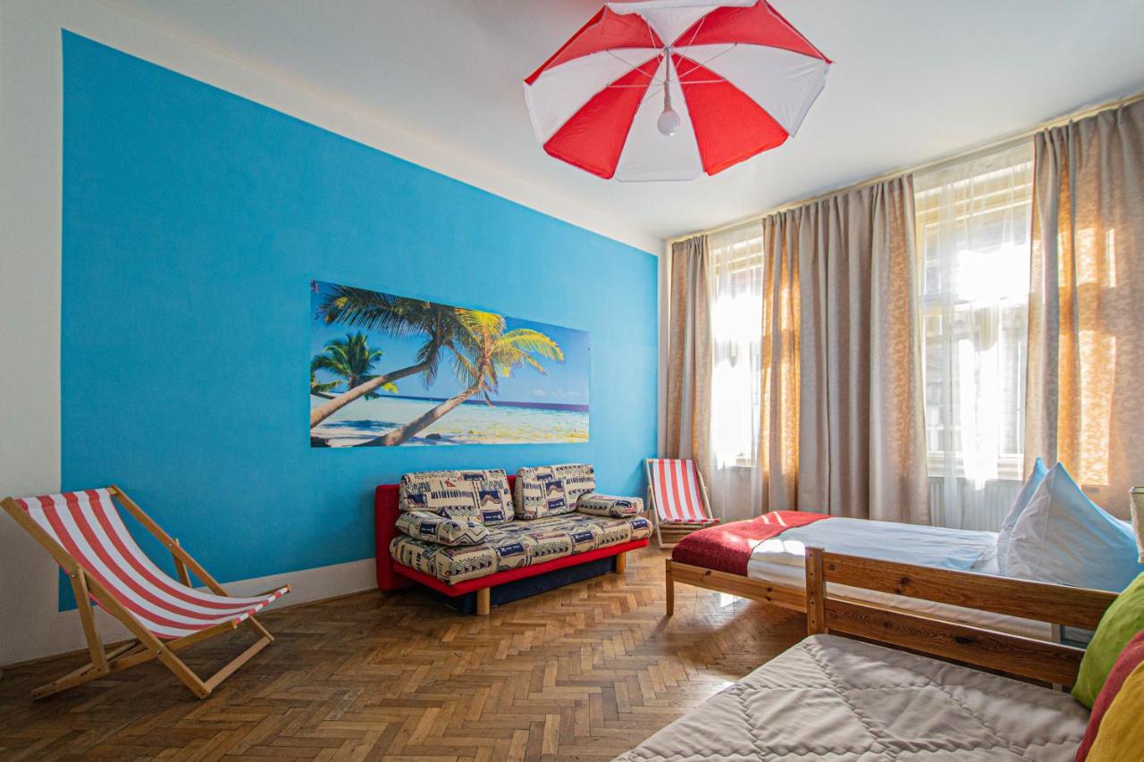 For Celebrations Spacious 3Bdr Apartment With Balcony プラハ エクステリア 写真