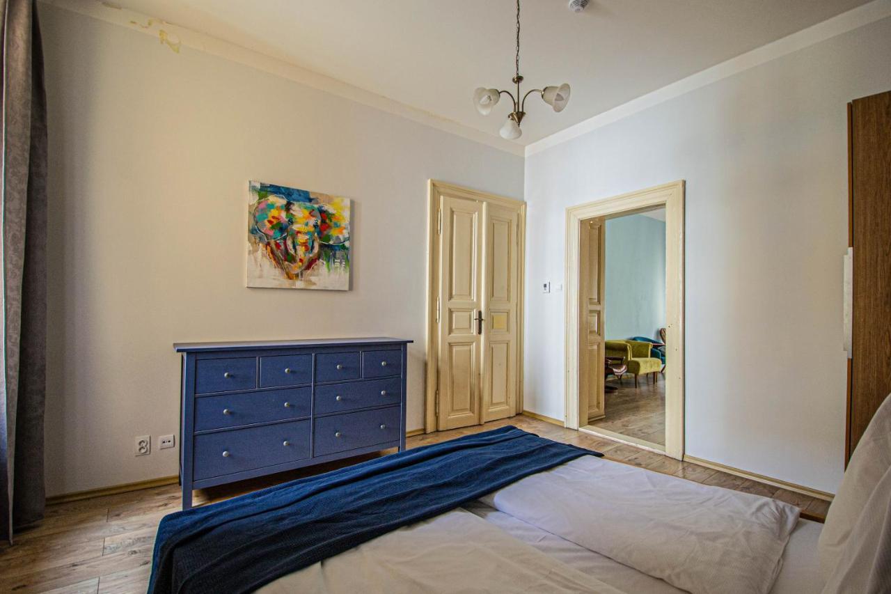 For Celebrations Spacious 3Bdr Apartment With Balcony プラハ エクステリア 写真