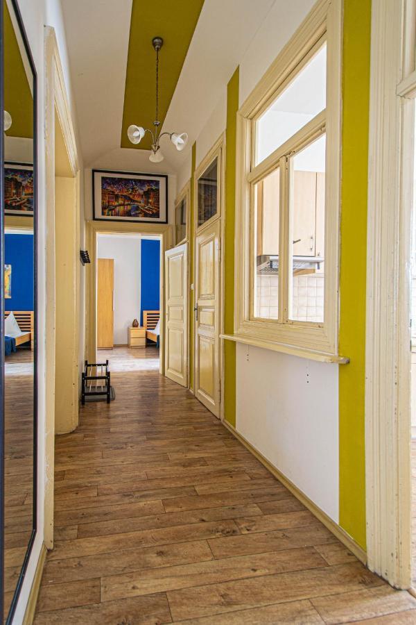 For Celebrations Spacious 3Bdr Apartment With Balcony プラハ エクステリア 写真