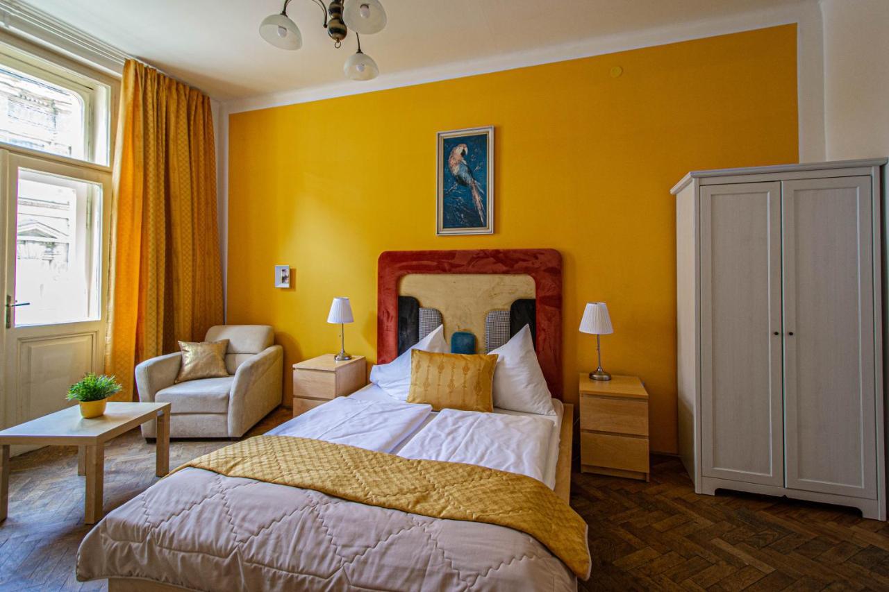 For Celebrations Spacious 3Bdr Apartment With Balcony プラハ エクステリア 写真