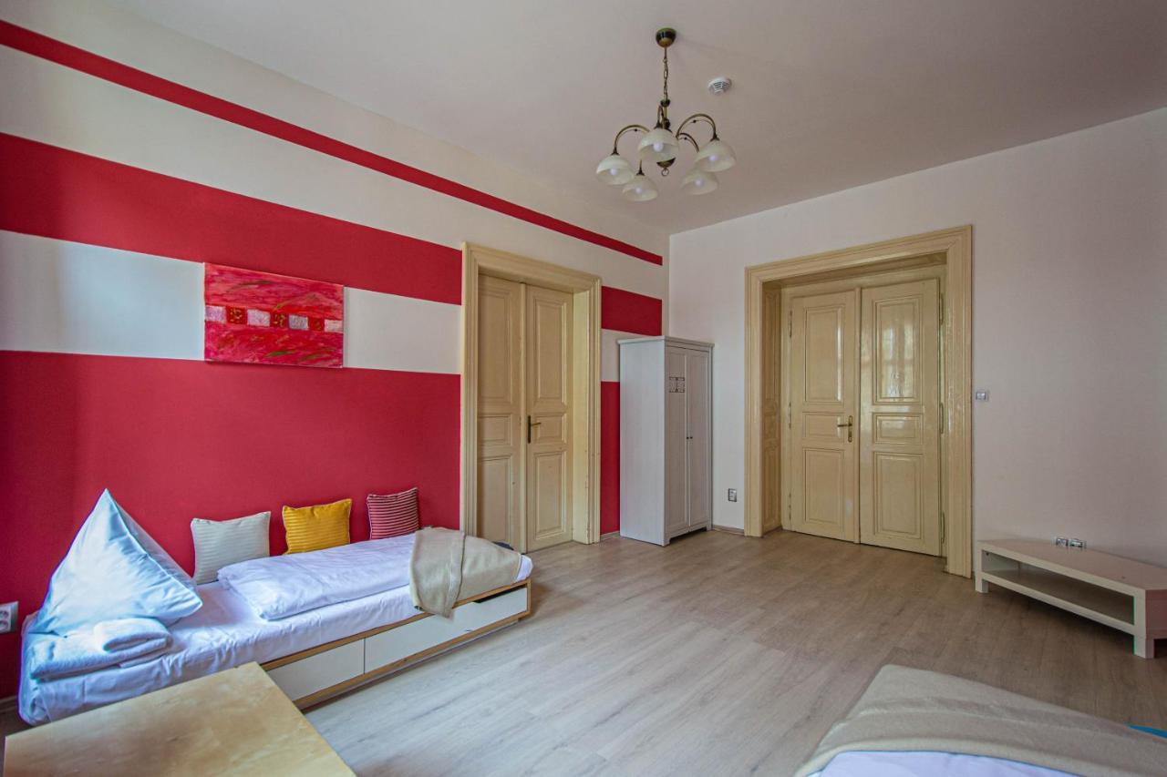 For Celebrations Spacious 3Bdr Apartment With Balcony プラハ エクステリア 写真