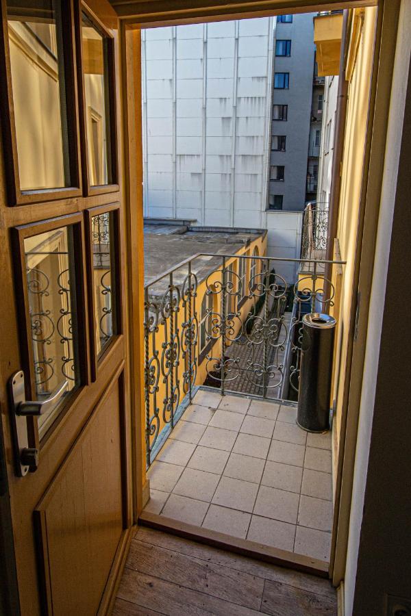 For Celebrations Spacious 3Bdr Apartment With Balcony プラハ エクステリア 写真