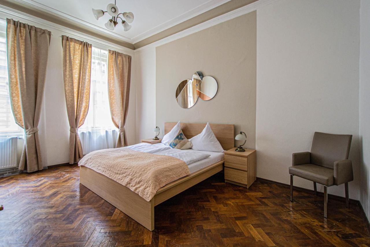 For Celebrations Spacious 3Bdr Apartment With Balcony プラハ エクステリア 写真