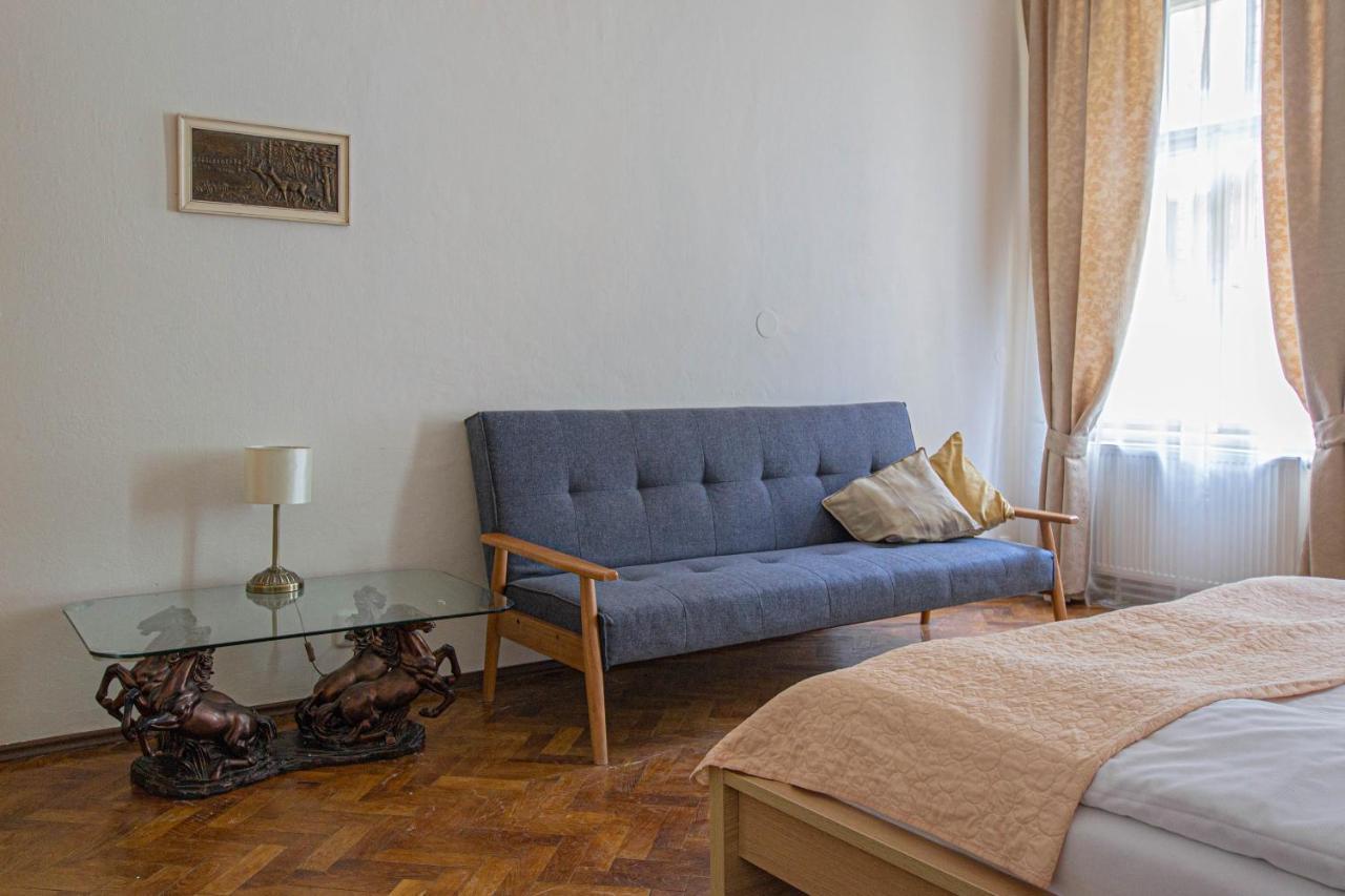 For Celebrations Spacious 3Bdr Apartment With Balcony プラハ エクステリア 写真