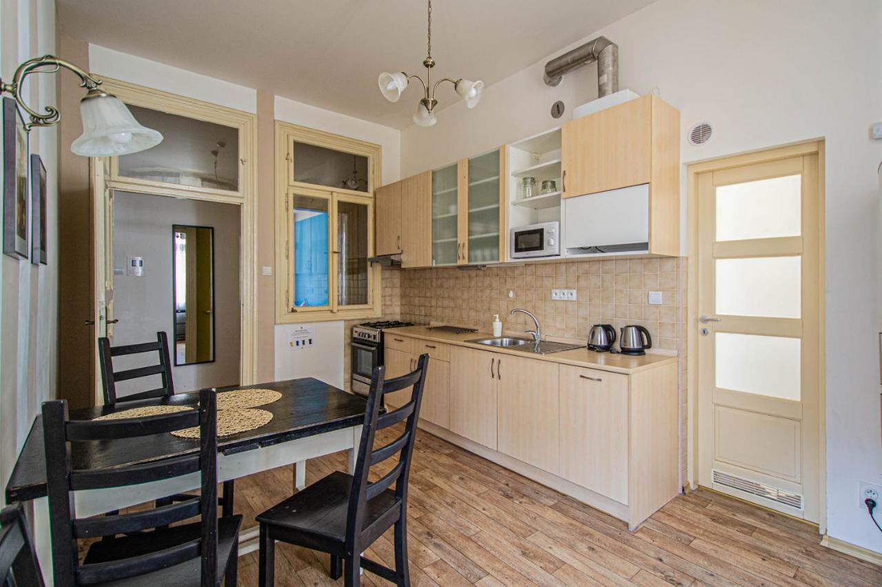 For Celebrations Spacious 3Bdr Apartment With Balcony プラハ エクステリア 写真