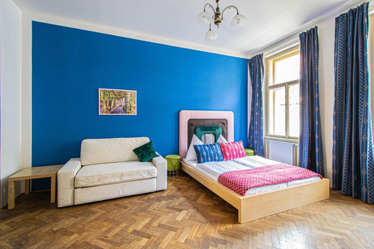 For Celebrations Spacious 3Bdr Apartment With Balcony プラハ エクステリア 写真