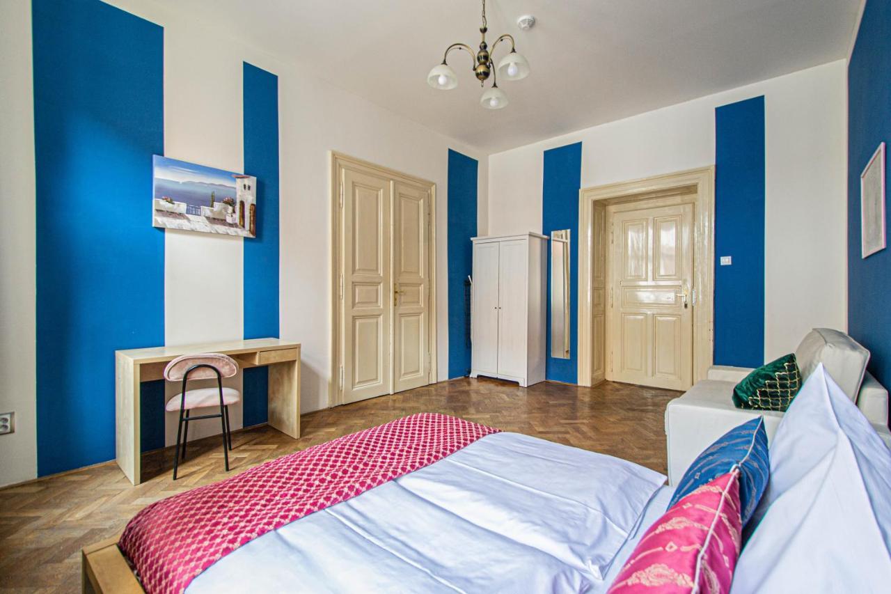 For Celebrations Spacious 3Bdr Apartment With Balcony プラハ エクステリア 写真
